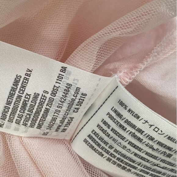 EUC Hollister Pink Tulle Floral Embroidered Top Size XS - Picture 6 of 6